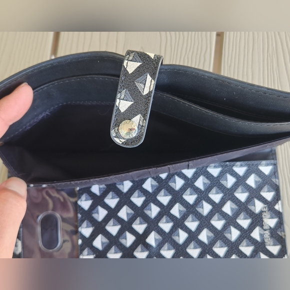 Vera Bradley Travel Organizer Wallet - Picture 8 of 8